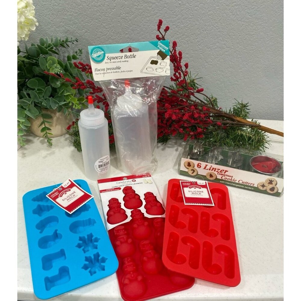 New and Like New Kitchen Cookie Baker Decorator Bundle